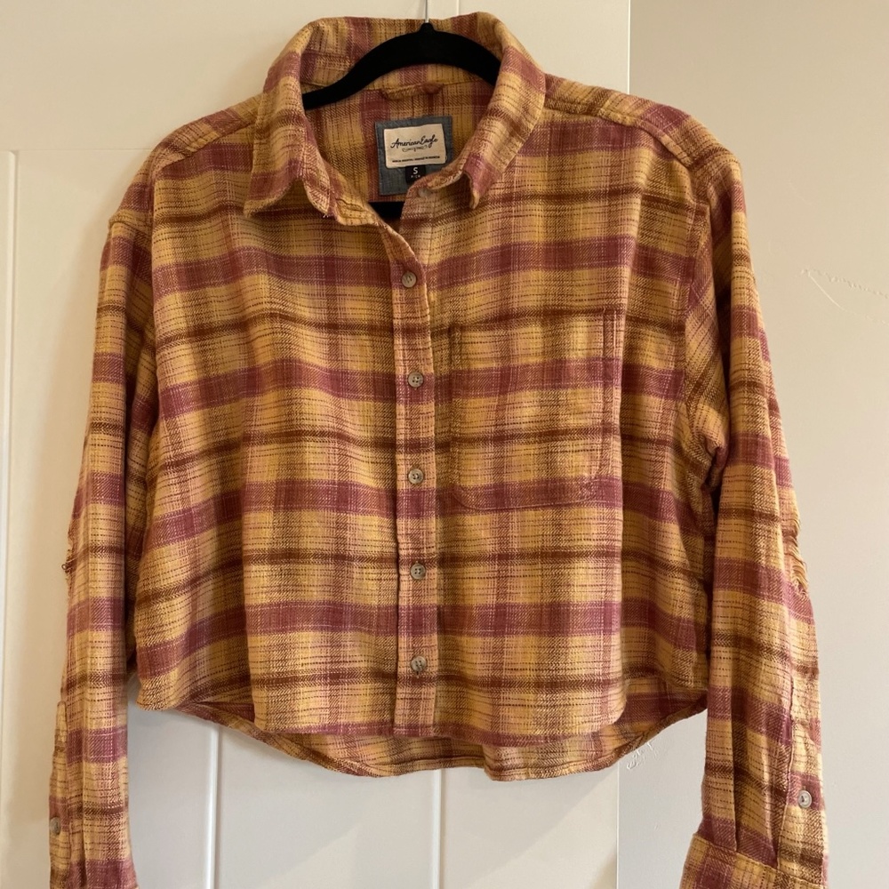 American Eagle Cropped Flannel Size Small Gold Mauve Distressed Sleeves